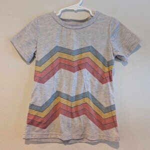 *10/$10* Girl's Gray Rainbow T-shirt - Size Small (6/7)